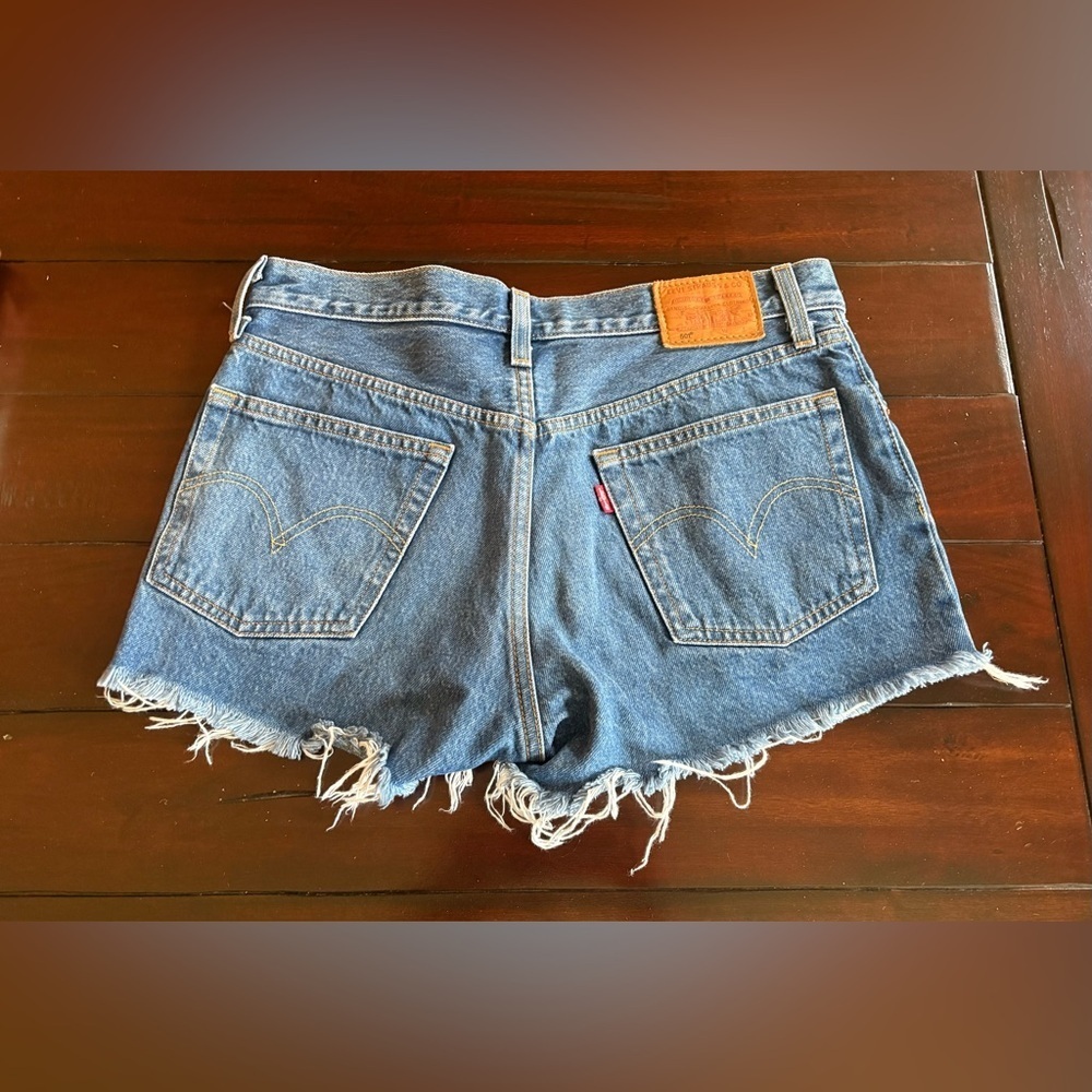 Levi’s 501 Denim Shorts with Frayed Edges Size 27 - Picture 2 of 8